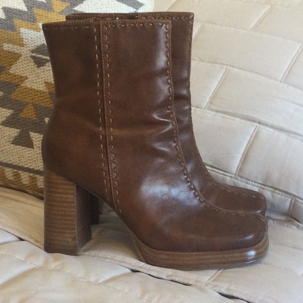 Size 8.5 Bakers size zip boots with stitch detail
